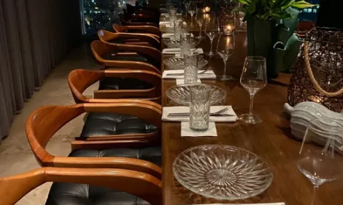 חדר ישיבות במרכז