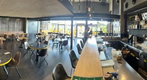 ברית במסעדה בדרום