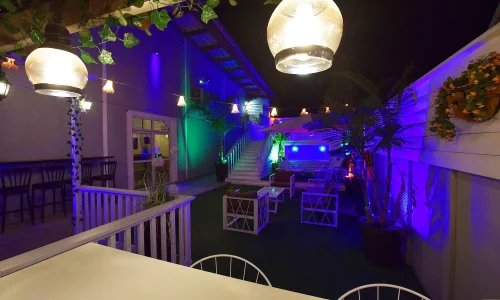 מר מצווה עם בריכה