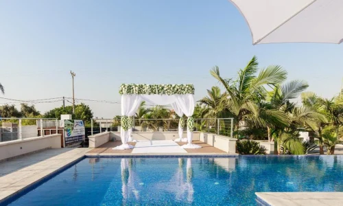 חתונה עם בריכה