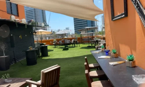 גג לאירועים משפחתיים קטנים