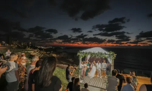 חופה עם נוף לים