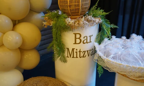 מסעה ליד הכותל