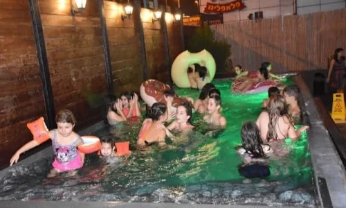 בריכה לאירועים במרכז