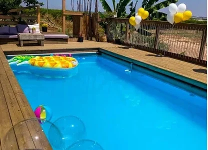 וילה עם בריכה בגדרה