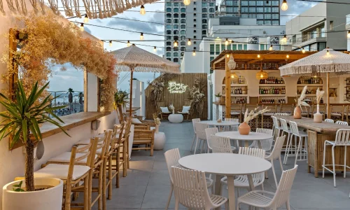 גג לאירועים מול הים