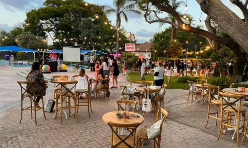 בת מצווה בבריכה