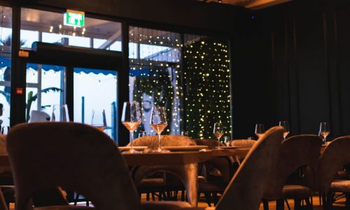 מסעדה מול הים במרכז