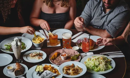 אירוע משפחתי קטן במסעדה
