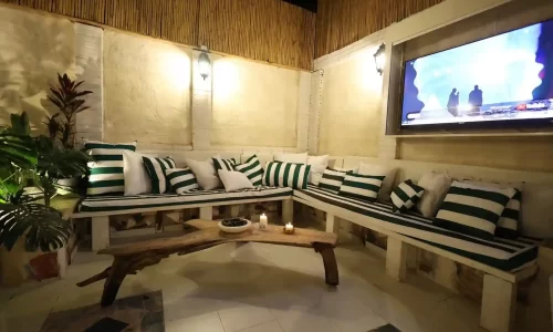 מקומות לליל כלולות באיזור הדרום אווירה יוונית אירועים קטנים