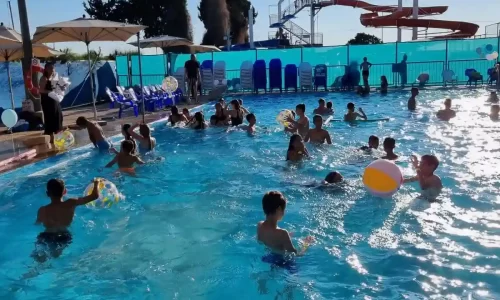 הבריכה בבית עובד מקום לאירועים עסקיים