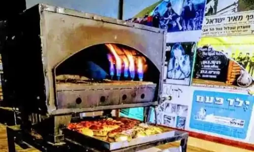 הבריכה בבית עובד מקום לבריתות חינות