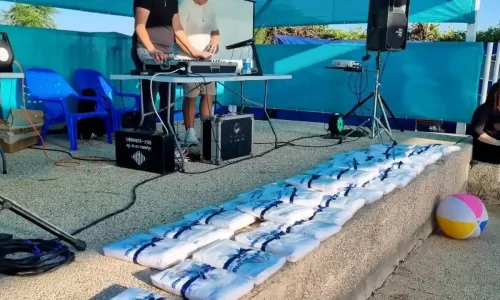 הבריכה בבית עובד מקום למסיבות חתונה