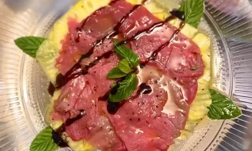 ארוחה בשרית בבית של שף