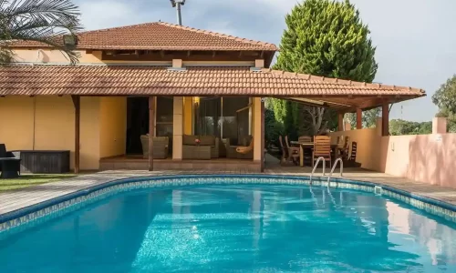 וילה עם בריכה בתל אביב