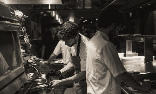 מסעדה מחולקת לחדרים