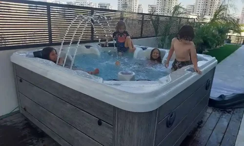 וילה בדרום עם חצר ובריכה