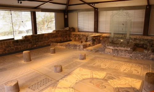 בר מצווה בבית כנסת עתיק