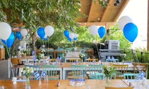 בר מצווה במסעדה עם חצר