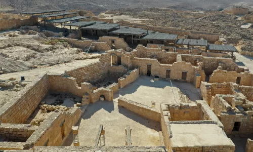 בר מצווה עד 450 איש בחוץ