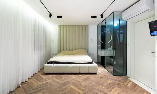 וילה עם בריכה במרכז