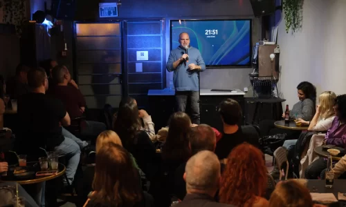 לופט עם קריוקי במרכז