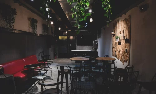 מקום לסדנאות עובדים במרכז