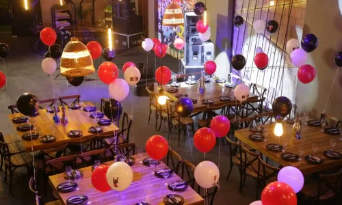 מסיבת חברה יוקרתית