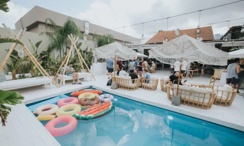 אירועי חברה עם בריכה