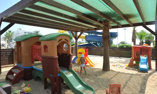 חתונה בבריכה במלון