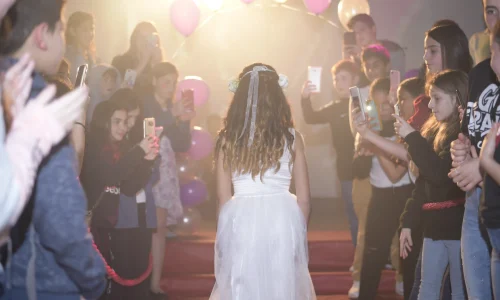 בת מצווה מיוחדת במרכז