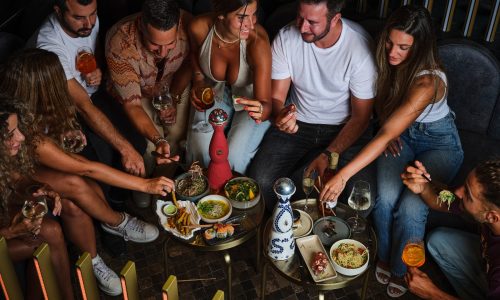 יום הולדת בבר אסייתי