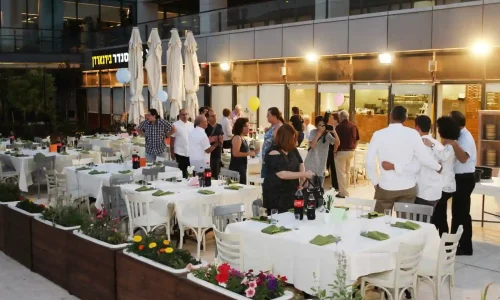 אירוע במסעדה עם חצר