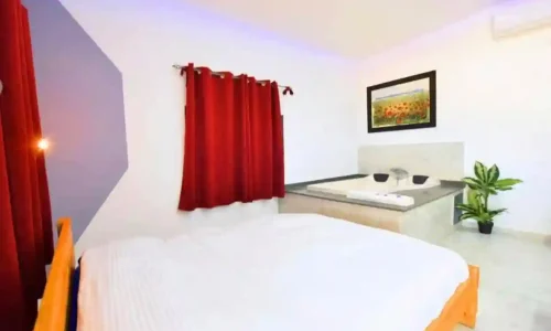 אירוע עם בריכה