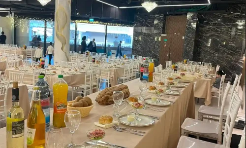 חתונה במעלה אדומים