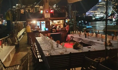 מסיבת חברה בים