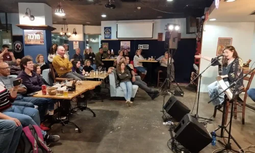 מסיבה בפאב בחיפה