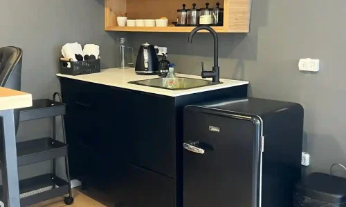 מקום לסדנאות יוגה במרכז