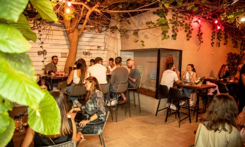 ערב חברה בבר כשר בתל אביב