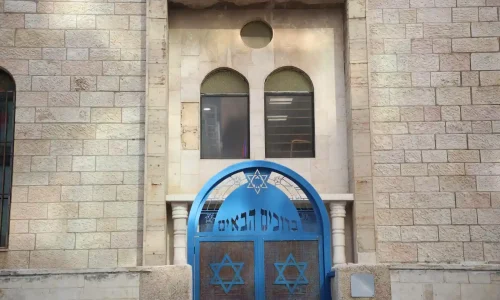 עלייה לתורה בבית כנסת בתל אביב