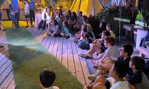 אירוע משפחתי בבריכה