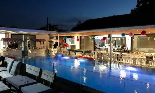 חתונה עם בריכה