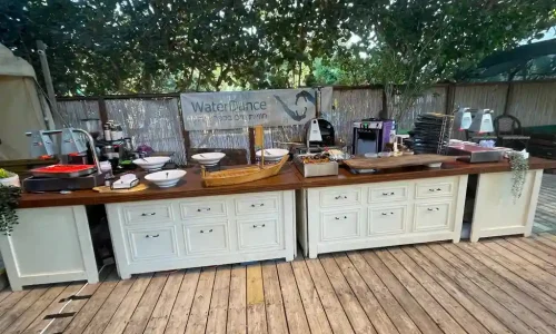 מקום ליום הולדת עם בריכה