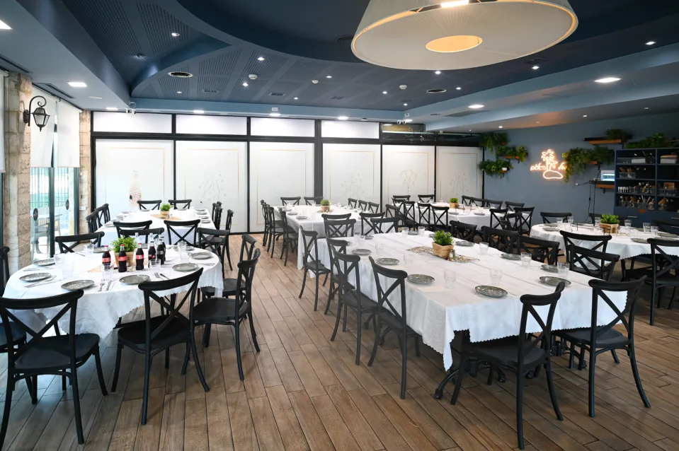 מול האגם מקום לברית