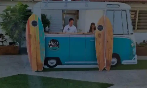 כנסי גיבוש בחצר עם בריכה ליד תל אביב