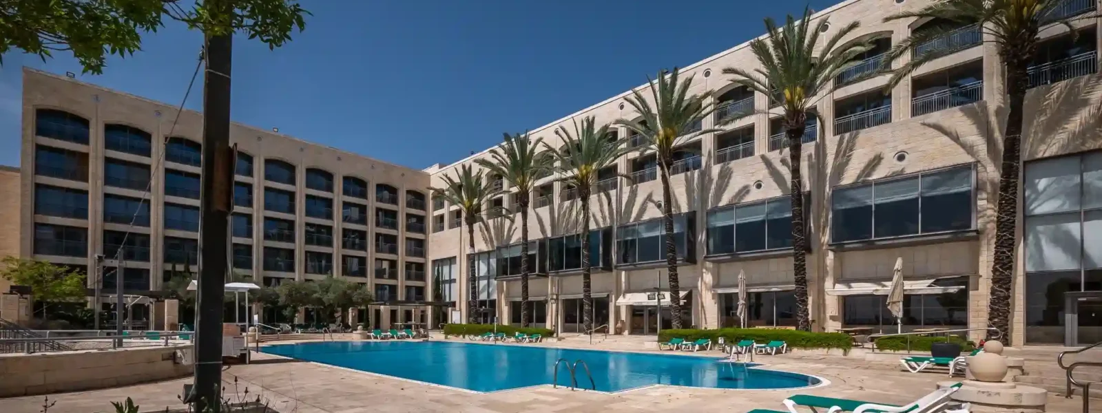 מלון גולדן קראון – Golden Crown Hotel