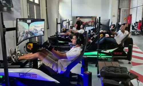 מתחם סימולטורים מקצועי למכוניות ואופנועי מירוץ עד 100 איש