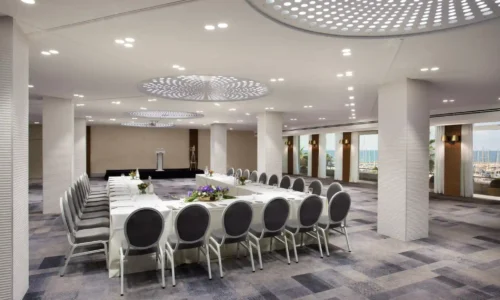 מקום לשבת חתן על הים