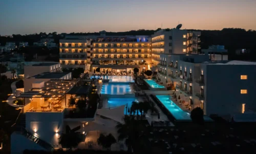 מקום עם בריכה לחתונה בקפריסין