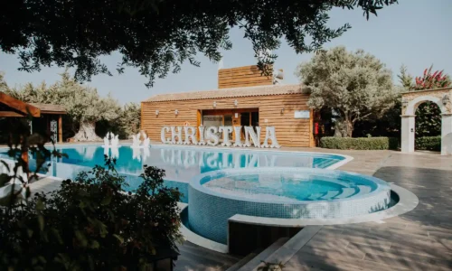 מקום יוקרתי עם בריכה לחתונה בחו"ל